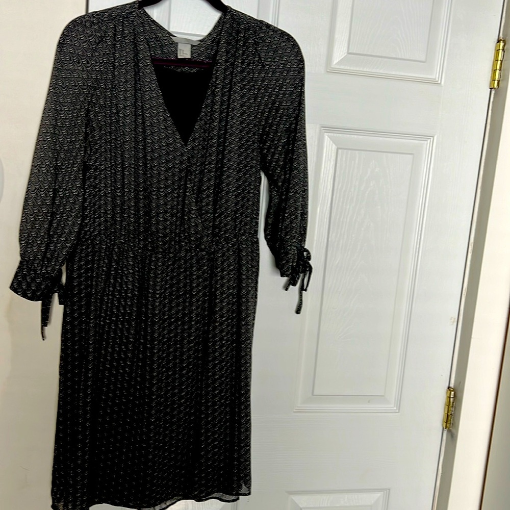 Women black and white dress